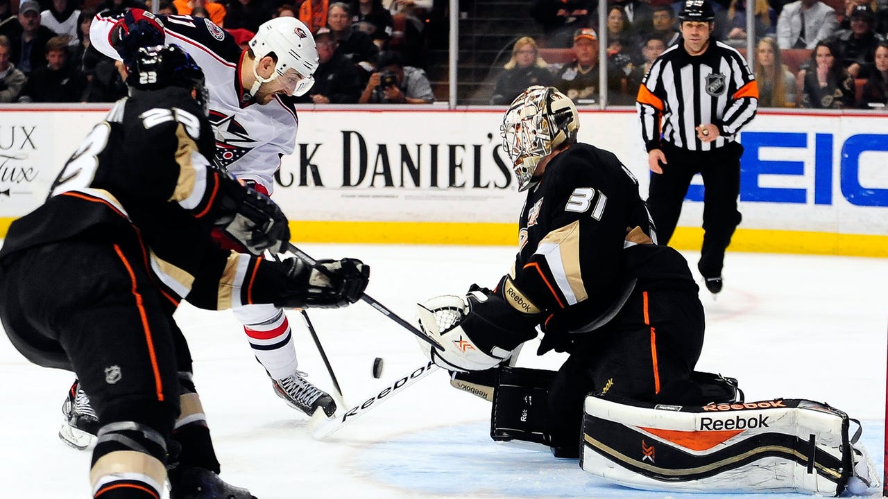 Foligno's two goals help Blue Jackets beat Ducks